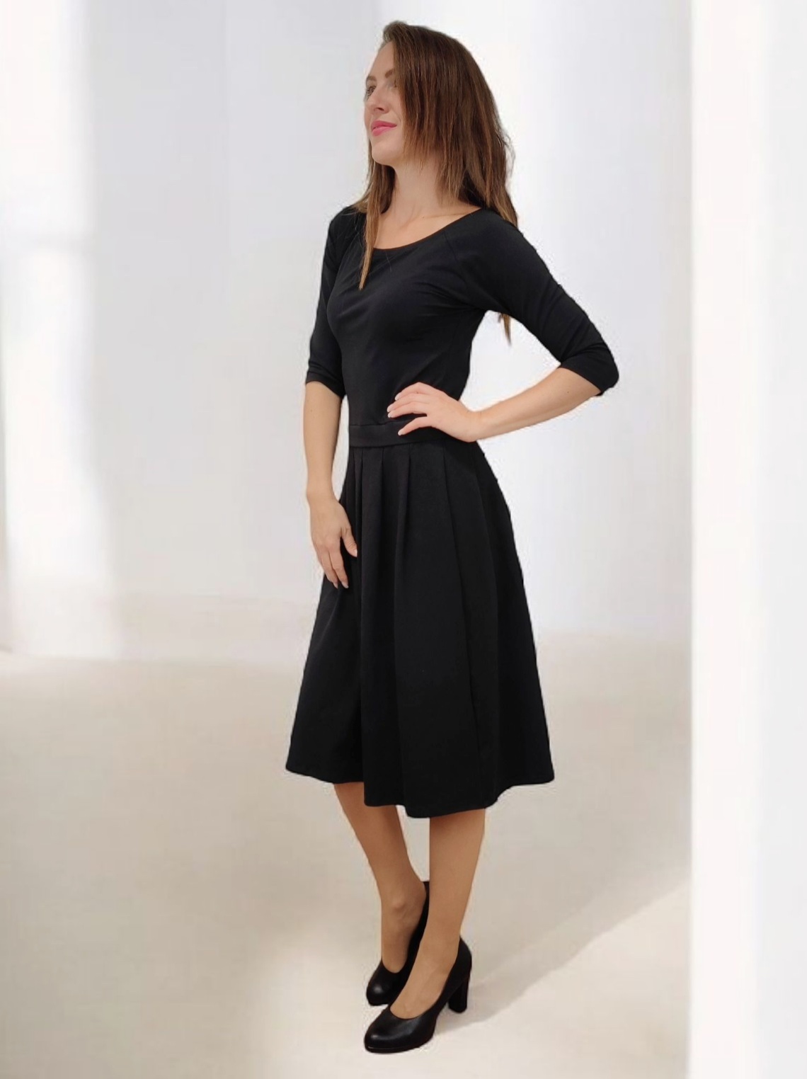 černé dámské šaty ALVA detail střihu